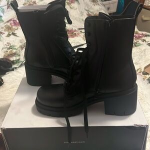 Nine West back boots with laces. It’s new still in the box never been worn.